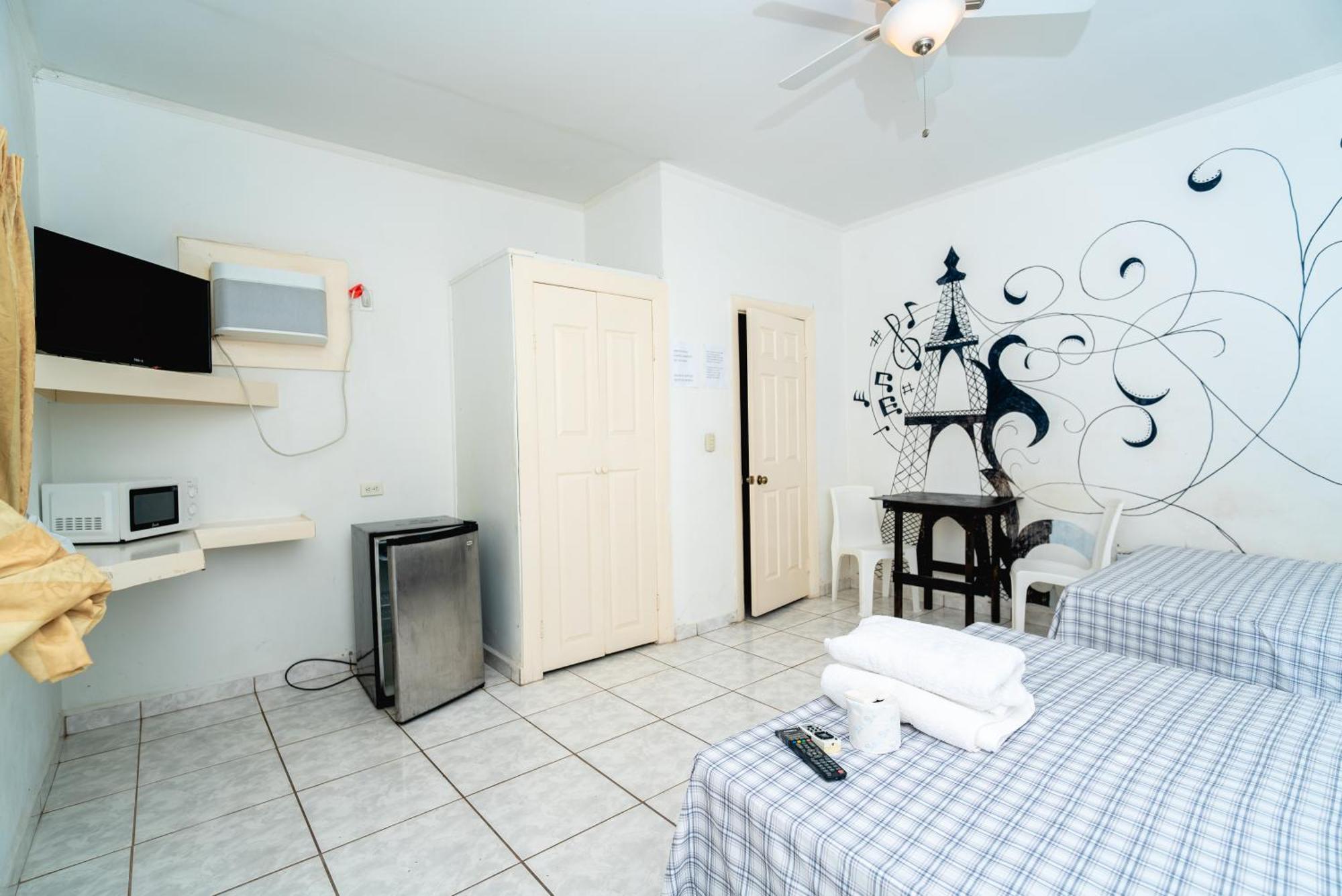 Hotel&Hostal Trinidad La Ceiba Eksteriør bilde