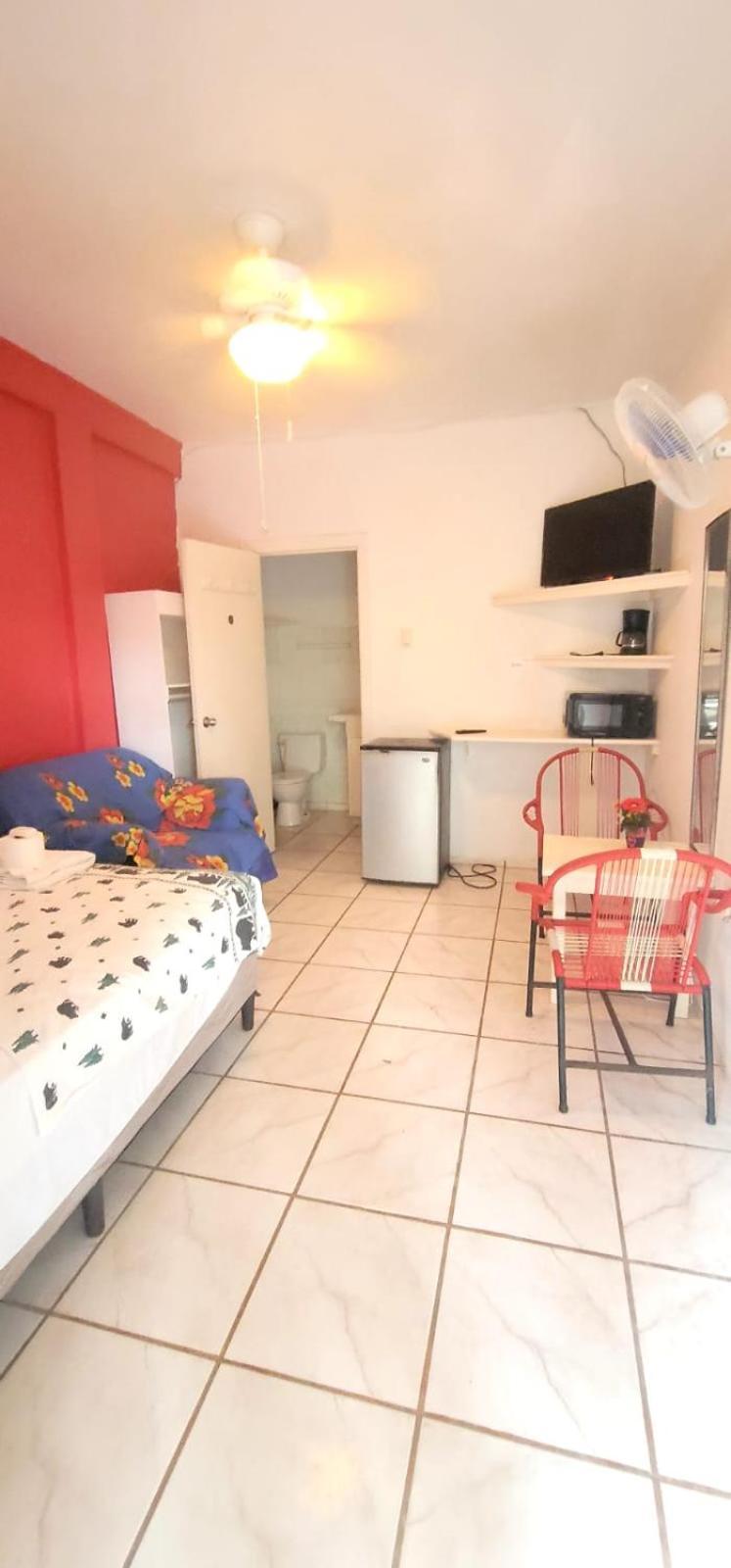 Hotel&Hostal Trinidad La Ceiba Eksteriør bilde