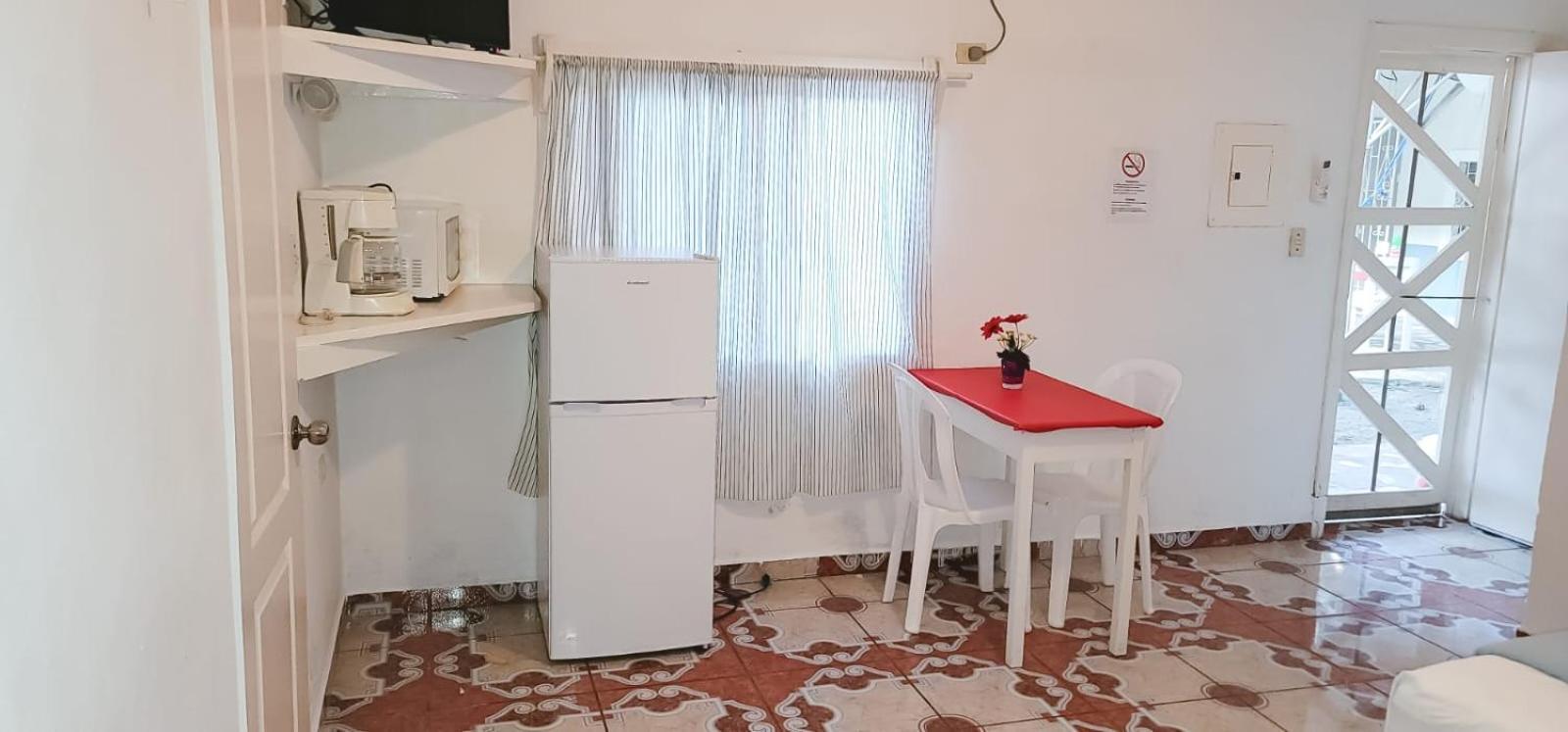 Hotel&Hostal Trinidad La Ceiba Eksteriør bilde