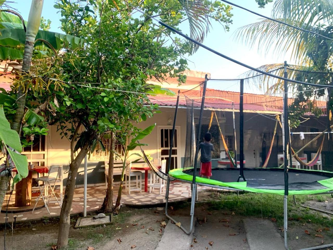 Hotel&Hostal Trinidad La Ceiba Eksteriør bilde